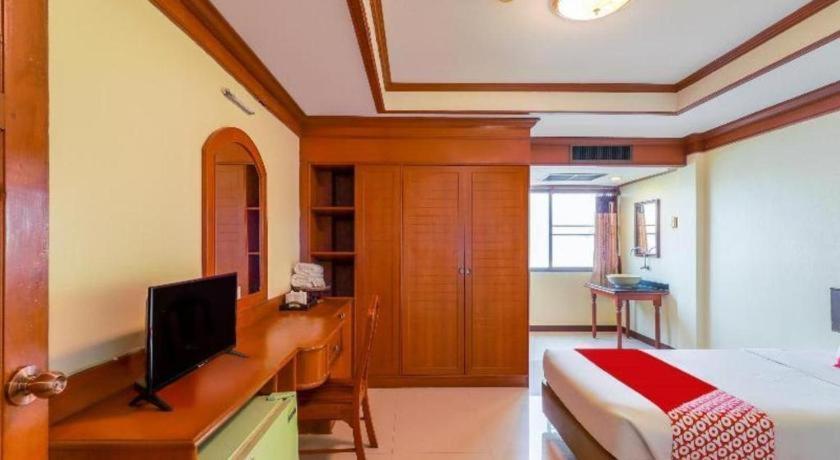Oyo 807 Suan Dok Kaew Khách sạn 2*
