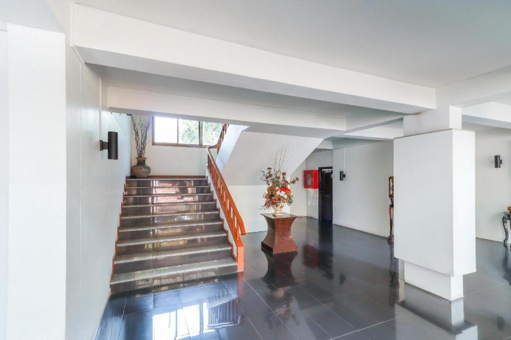 Oyo 807 Suan Dok Kaew Khách sạn 2*