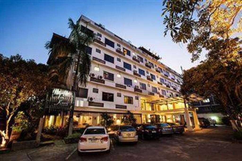 Khách sạn Oyo 807 Suan Dok Kaew