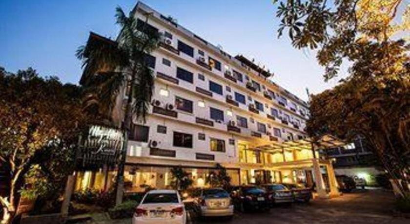 Oyo 807 Suan Dok Kaew Khách sạn 2*